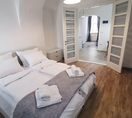 Apartman Tina Daire Novi Sad Dış mekan fotoğraf