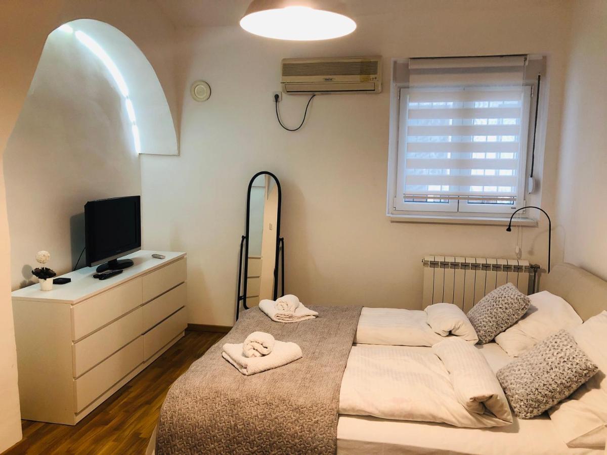 Apartman Tina Daire Novi Sad Dış mekan fotoğraf